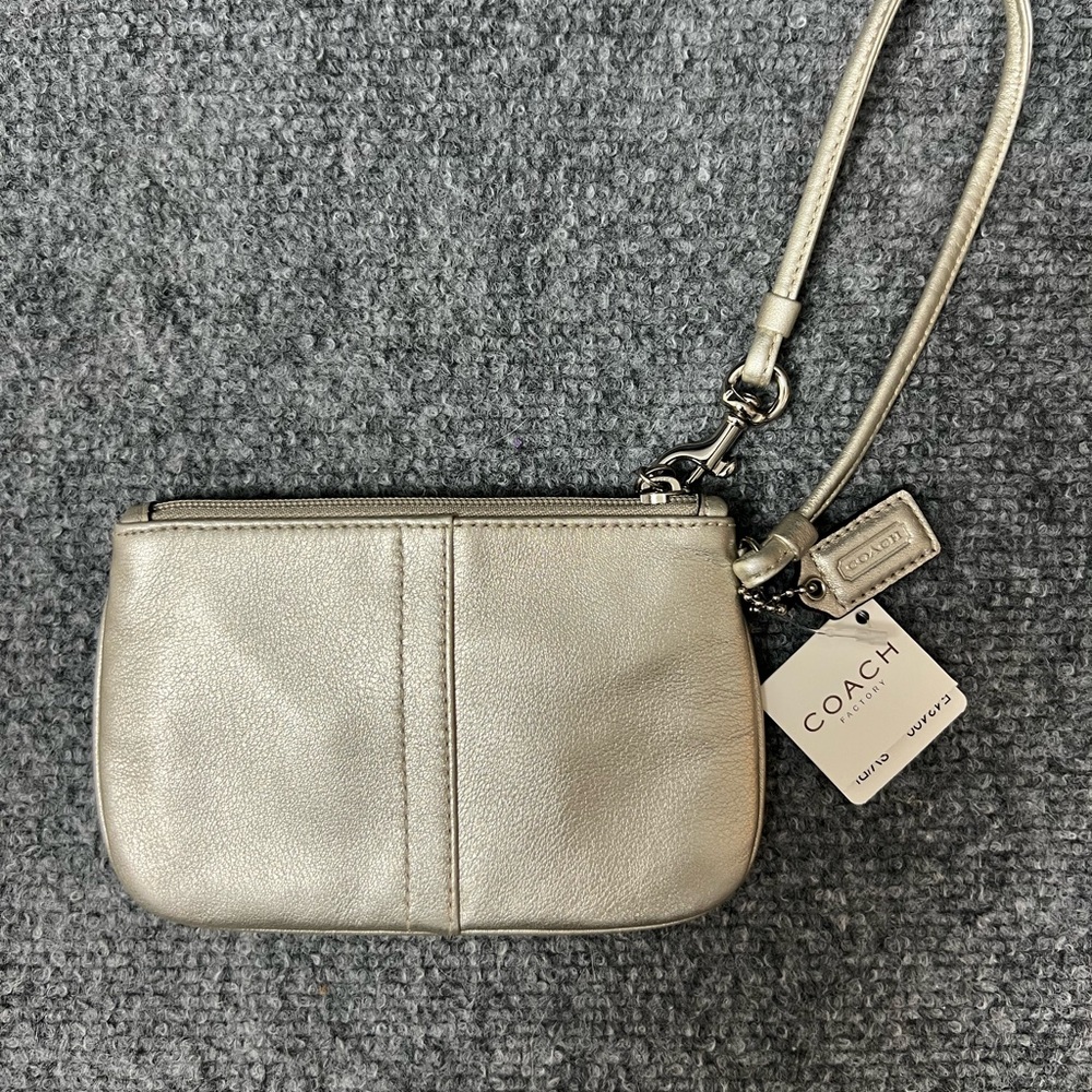 Coach Wallet Women Leather Metallic Silver Wristlet Pouch Clutch NWT - Picture 2 of 10